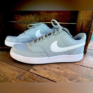 Nike Court Vision Low Top.